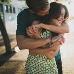 چگونه یک آغوش می تواند ماهیت رابطه شما را آشکار کند؟